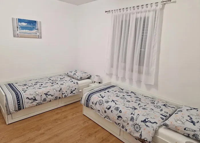 Charly Lägenhet Supetar