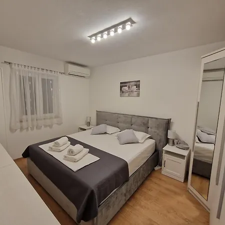 Charly Apartman Supetar